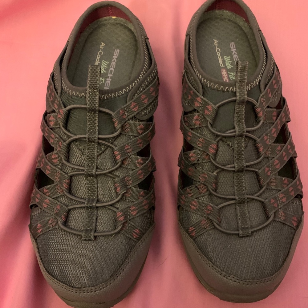 Slip-on tennis shoes